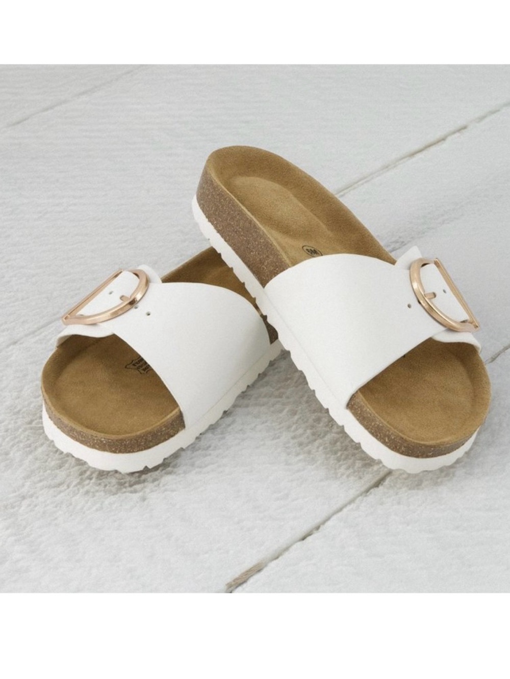 Cushionaire Leeds White Slide Sandals with Gold Buckle Sz 8 New